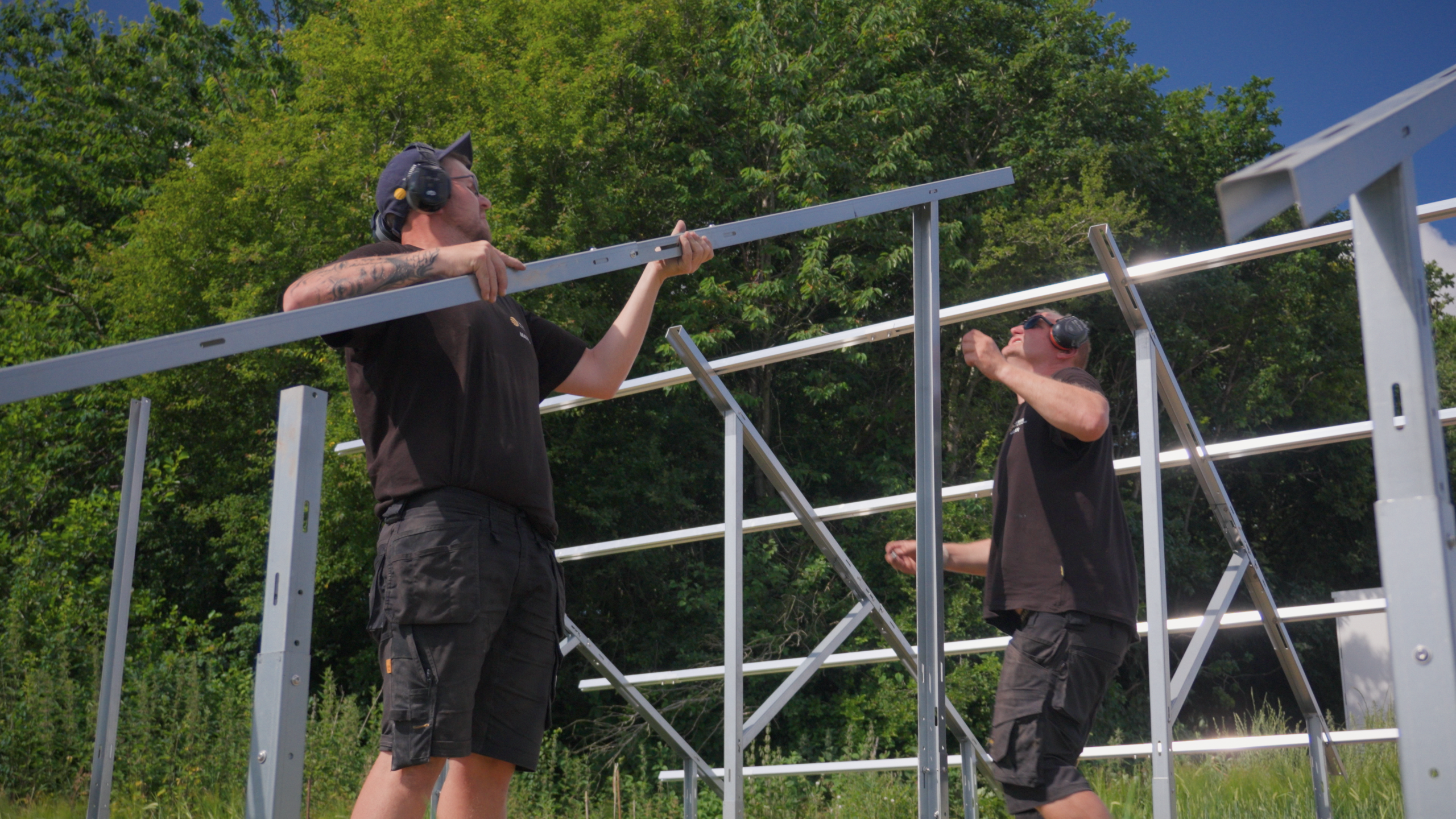 Solcelleparken under montage