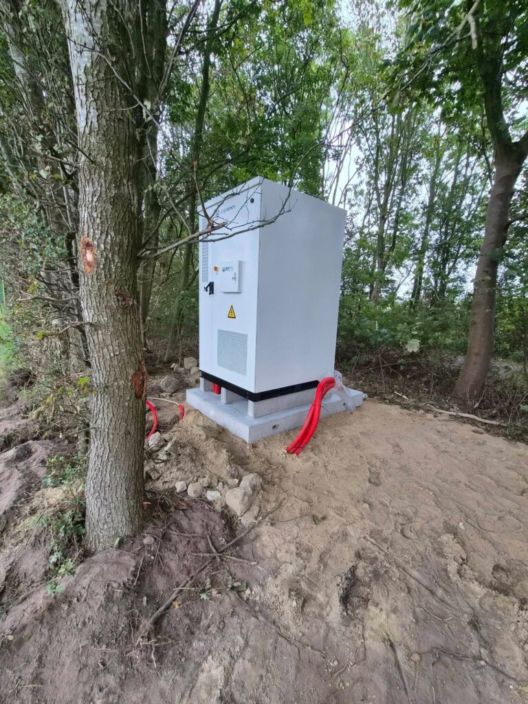 32 kWp sol og 125 kW / 261 kWh BESS i Aars